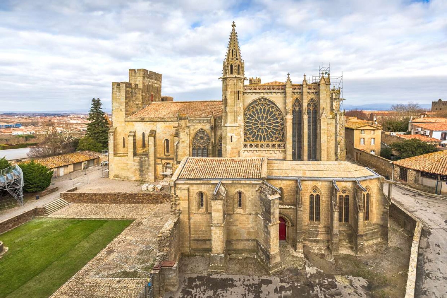 Illustration de l’article « Au-delà des pierres : la Cathédrale Saint-Nazaire à Carcassonne » — Au-delà des pierres